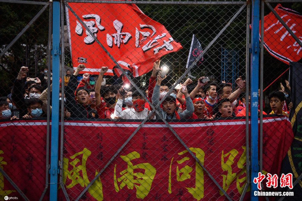 据慢镜头报道称，贝西诺可能会在冬窗被拉齐奥出售。